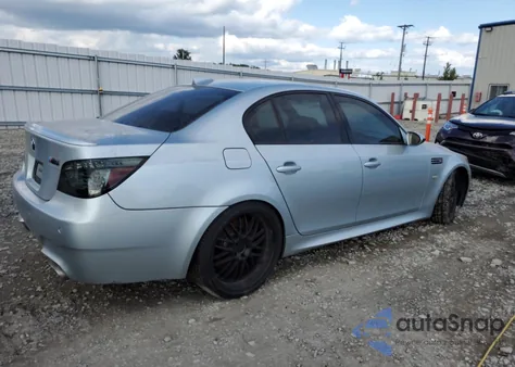 2006 BMW M5 z USA, uszkodzony, nr VIN WBSNB93536B581138